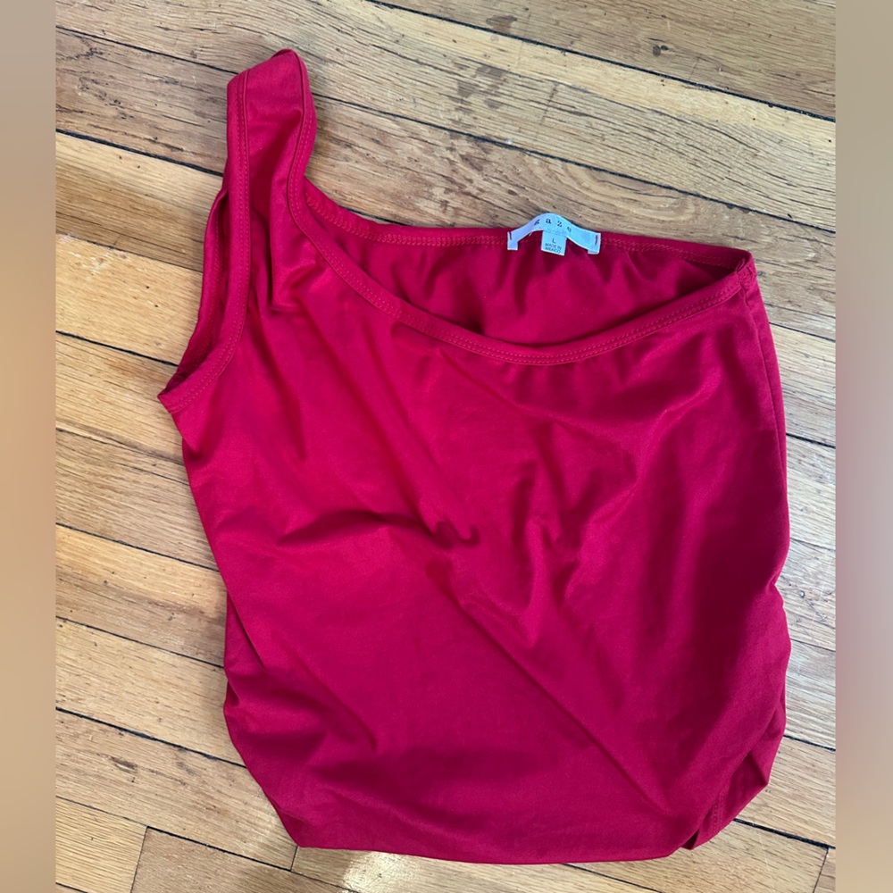 One shoulder top